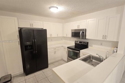 Купить виллу или дом в Мирамар, Флорида 3 спальни, 108.7м2, № 1968523 - фото 6