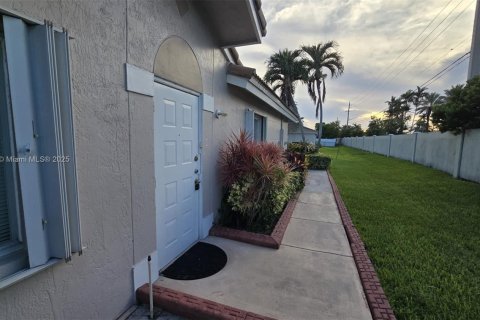 Купить виллу или дом в Мирамар, Флорида 3 спальни, 108.7м2, № 1968523 - фото 21