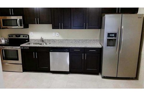 Casa en alquiler en Hollywood, Florida, 2 dormitorios, 156.26 m2 № 2030570 - foto 2