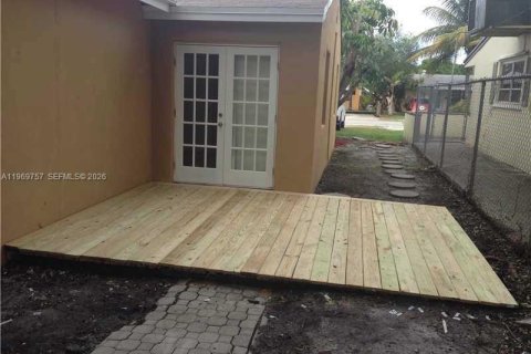 Casa en alquiler en Hollywood, Florida, 2 dormitorios, 156.26 m2 № 2030570 - foto 6