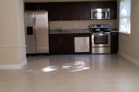 Casa en alquiler en Hollywood, Florida, 2 dormitorios, 156.26 m2 № 2030570 - foto 7