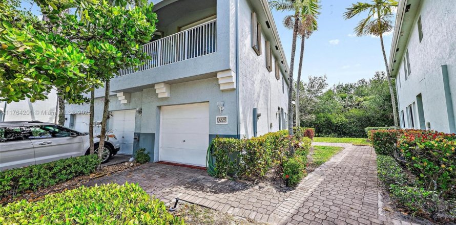 Townhouse in Riviera Beach, Florida 2 bedrooms, 94.95 sq.m. № 1858859
