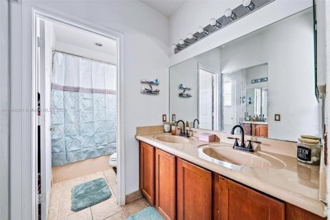 Townhouse in Riviera Beach, Florida 2 bedrooms, 94.95 sq.m. № 1858859 - photo 11