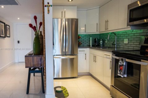 Купить кондоминиум в Майами, Флорида 1 спальня, 65.96м2, № 2089642 - фото 13