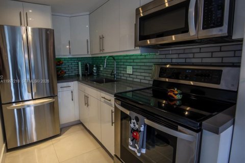 Купить кондоминиум в Майами, Флорида 1 спальня, 65.96м2, № 2089642 - фото 12