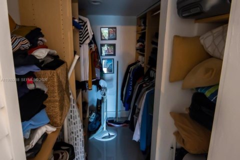 Купить кондоминиум в Майами, Флорида 1 спальня, 65.96м2, № 2089642 - фото 11