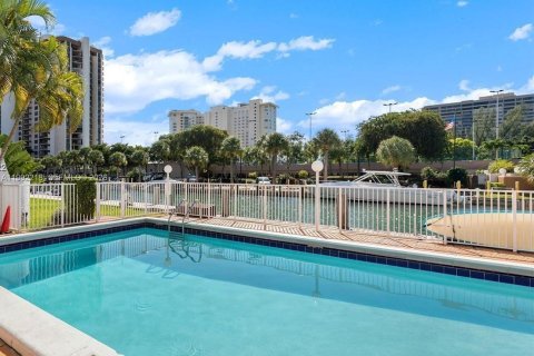Купить кондоминиум в Майами, Флорида 1 спальня, 65.96м2, № 2089642 - фото 14