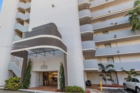 Купить кондоминиум в Майами, Флорида 1 спальня, 65.96м2, № 2089642 - фото 16