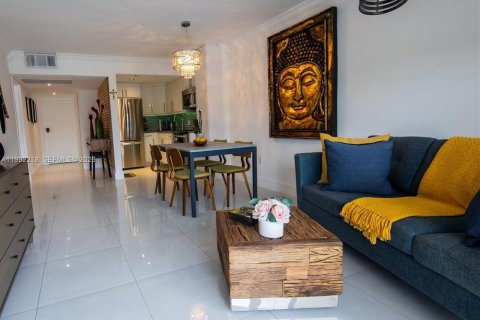 Купить кондоминиум в Майами, Флорида 1 спальня, 65.96м2, № 2089642 - фото 4