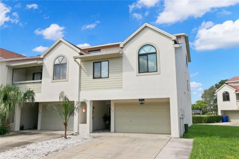 Townhouse in Dunedin, Florida 3 bedrooms, 194.72 sq.m. № 2199387 - photo 2