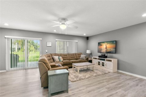 Townhouse in Dunedin, Florida 3 bedrooms, 194.72 sq.m. № 2199387 - photo 3