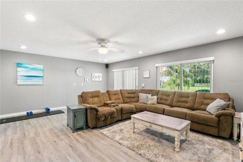 Townhouse in Dunedin, Florida 3 bedrooms, 194.72 sq.m. № 2199387 - photo 5