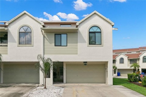 Townhouse in Dunedin, Florida 3 bedrooms, 194.72 sq.m. № 2199387
