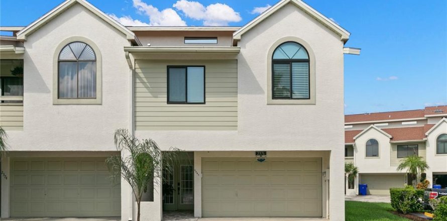 Townhouse in Dunedin, Florida 3 bedrooms, 194.72 sq.m. № 2199387