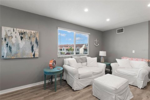 Townhouse in Dunedin, Florida 3 bedrooms, 194.72 sq.m. № 2199387 - photo 15