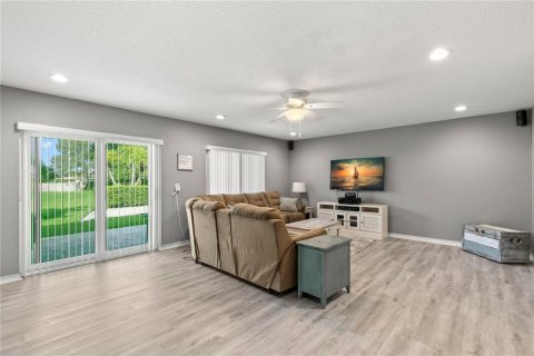 Townhouse in Dunedin, Florida 3 bedrooms, 194.72 sq.m. № 2199387 - photo 4
