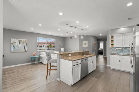 Townhouse in Dunedin, Florida 3 bedrooms, 194.72 sq.m. № 2199387 - photo 11