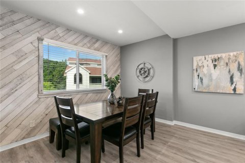 Townhouse in Dunedin, Florida 3 bedrooms, 194.72 sq.m. № 2199387 - photo 13