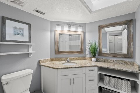 Townhouse in Dunedin, Florida 3 bedrooms, 194.72 sq.m. № 2199387 - photo 17