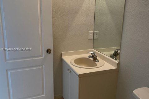 Снять в аренду кондоминиум в Хомстед, Флорида 2 спальни, 86.4м2, № 2047900 - фото 10