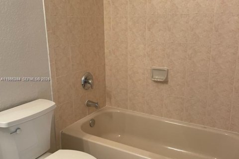 Снять в аренду кондоминиум в Хомстед, Флорида 2 спальни, 86.4м2, № 2047900 - фото 11