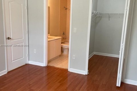 Снять в аренду кондоминиум в Хомстед, Флорида 2 спальни, 86.4м2, № 2047900 - фото 12