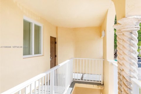 Снять в аренду кондоминиум в Хомстед, Флорида 2 спальни, 86.4м2, № 2047900 - фото 5