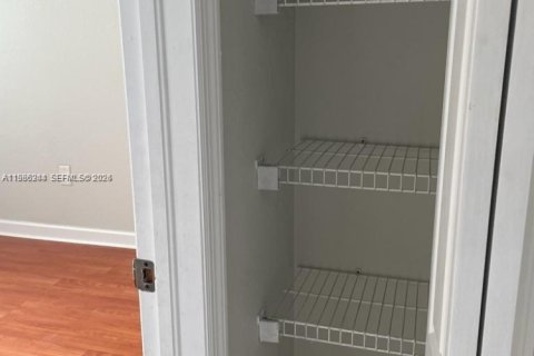 Снять в аренду кондоминиум в Хомстед, Флорида 2 спальни, 86.4м2, № 2047900 - фото 8