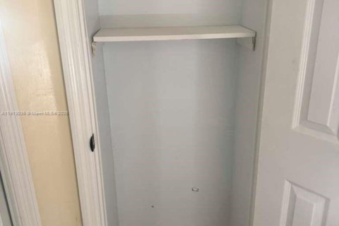 Купить виллу или дом в Порт-Оранж, Флорида 3 спальни, № 1968596 - фото 9