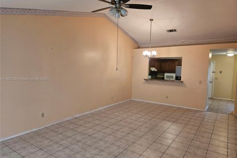 House in Kissimmee, Florida 3 bedrooms, 123.19 sq.m. № 1688726 - photo 15