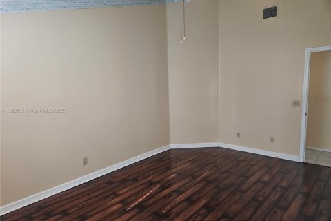 House in Kissimmee, Florida 3 bedrooms, 123.19 sq.m. № 1688726 - photo 9