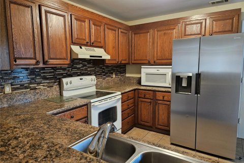 House in Kissimmee, Florida 3 bedrooms, 123.19 sq.m. № 1688726 - photo 4