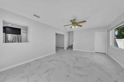 Casa en venta en Pinellas Park, Florida, 3 dormitorios, 184.5 m2 № 1894650 - foto 11
