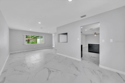 Casa en venta en Pinellas Park, Florida, 3 dormitorios, 184.5 m2 № 1894650 - foto 16