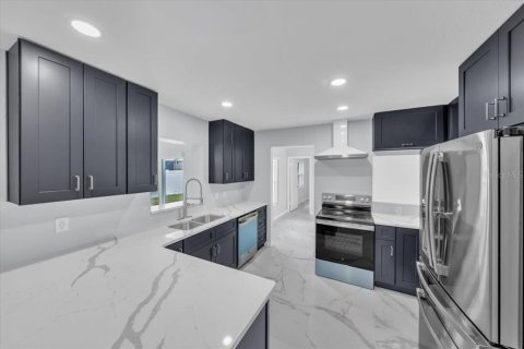 Casa en venta en Pinellas Park, Florida, 3 dormitorios, 184.5 m2 № 1894650 - foto 10