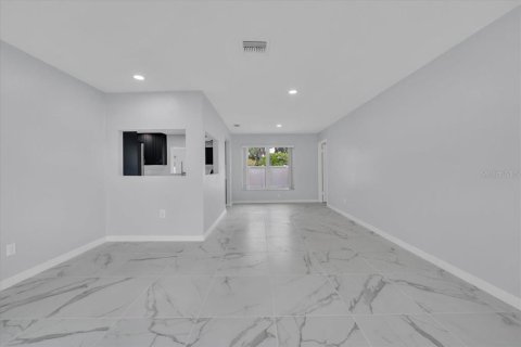 Casa en venta en Pinellas Park, Florida, 3 dormitorios, 184.5 m2 № 1894650 - foto 12