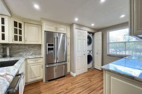 Condo in Margate, Florida, 2 bedrooms  № 2032721 - photo 2