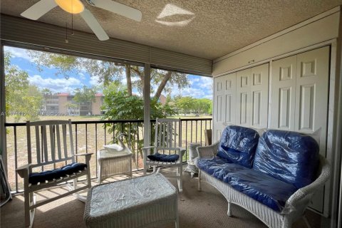 Condo in Margate, Florida, 2 bedrooms  № 2032721 - photo 10