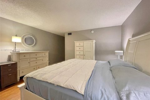 Condo in Margate, Florida, 2 bedrooms  № 2032721 - photo 15