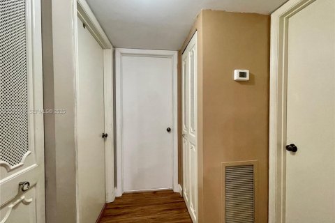 Condo in Margate, Florida, 2 bedrooms  № 2032721 - photo 8