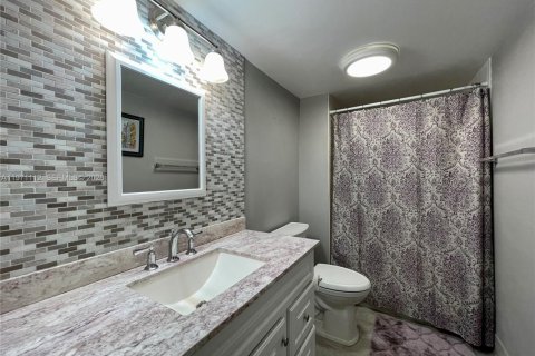 Condo in Margate, Florida, 2 bedrooms  № 2032721 - photo 13