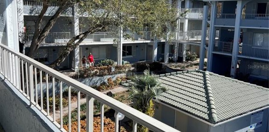 Condominio en Altamonte Springs, Florida, 1 dormitorio  № 2142625