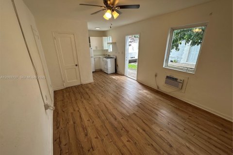 Studio in Miami, Florida № 2067975