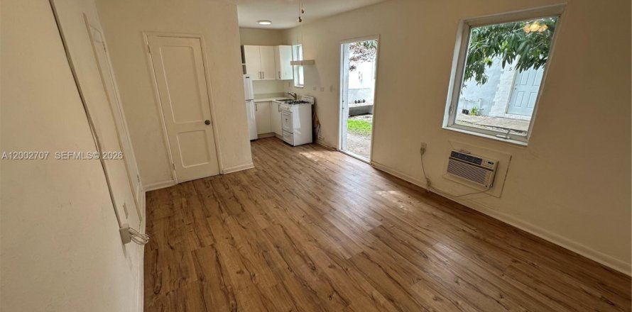 Studio in Miami, Florida № 2067975