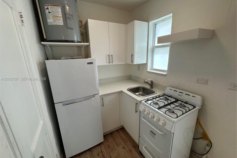 Apartment in Miami, Florida 400.97 sq.m. № 2067975 - photo 4