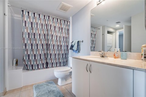 Copropriété à louer à Miami, Floride: 1 chambre, 76.27 m2 № 1932360 - photo 2