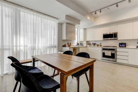 Townhouse in Miami Beach, Florida 4 bedrooms, 232.63 sq.m. № 1931985 - photo 5