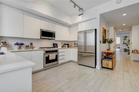 Townhouse in Miami Beach, Florida 4 bedrooms, 232.63 sq.m. № 1931985 - photo 8