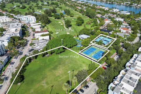 Townhouse in Miami Beach, Florida 4 bedrooms, 232.63 sq.m. № 1931985 - photo 30