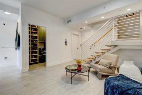 Townhouse in Miami Beach, Florida 4 bedrooms, 232.63 sq.m. № 1931985 - photo 3